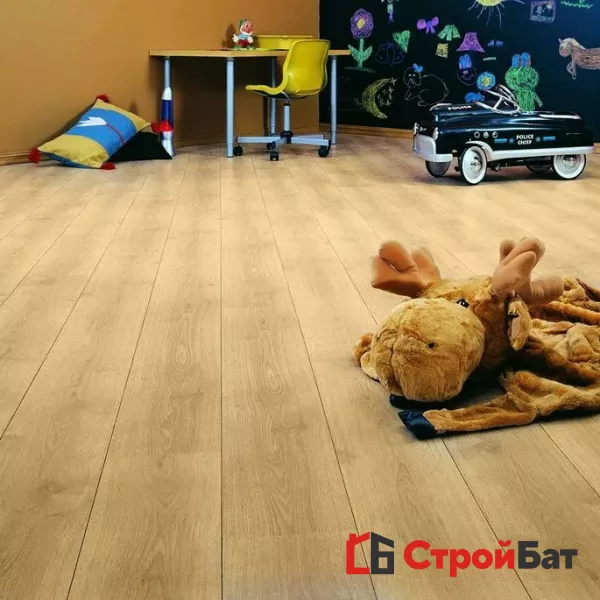 Ламинат Ideal CranBerry Дуб Карамельный 8060  33 класс на сайте официального дилера в интерьере
